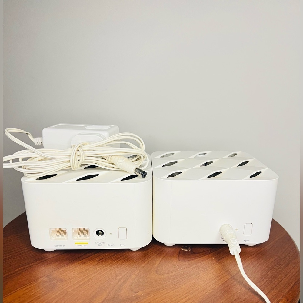 NETGEAR [RBS10] Orbi Mesh WiFi Router RBR10 and Satellite RBS10 with Power Cords - Picture 4 of 10